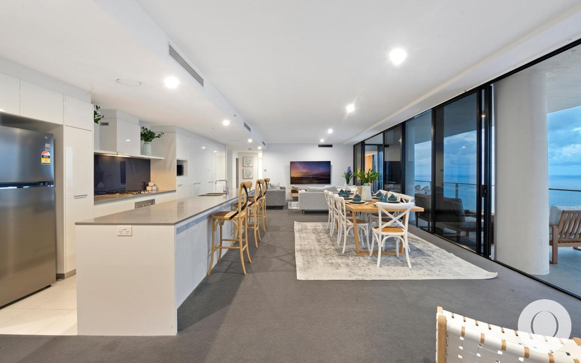 5 Bedroom Executive Sub Penthouse In The Heart Of Surfers With Full Ocean Views - Sleeps 12 - Circle On Cavill Amazing!! Гоулд Коуст Екстериор снимка