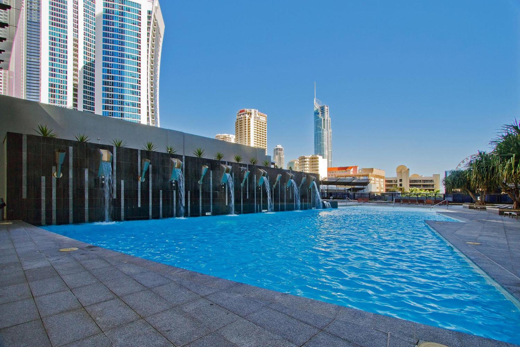 5 Bedroom Executive Sub Penthouse In The Heart Of Surfers With Full Ocean Views - Sleeps 12 - Circle On Cavill Amazing!! Гоулд Коуст Екстериор снимка
