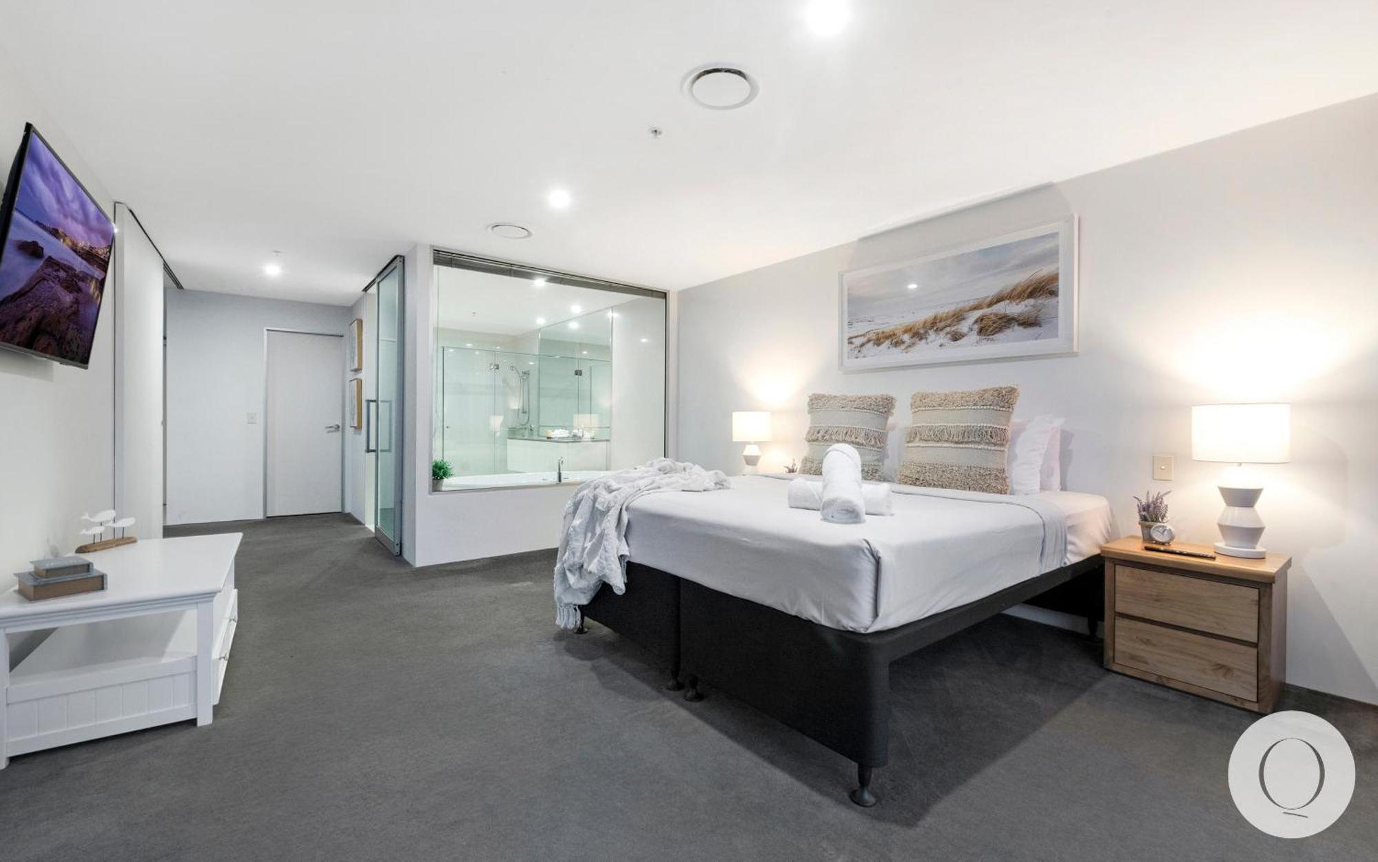 5 Bedroom Executive Sub Penthouse In The Heart Of Surfers With Full Ocean Views - Sleeps 12 - Circle On Cavill Amazing!! Гоулд Коуст Екстериор снимка