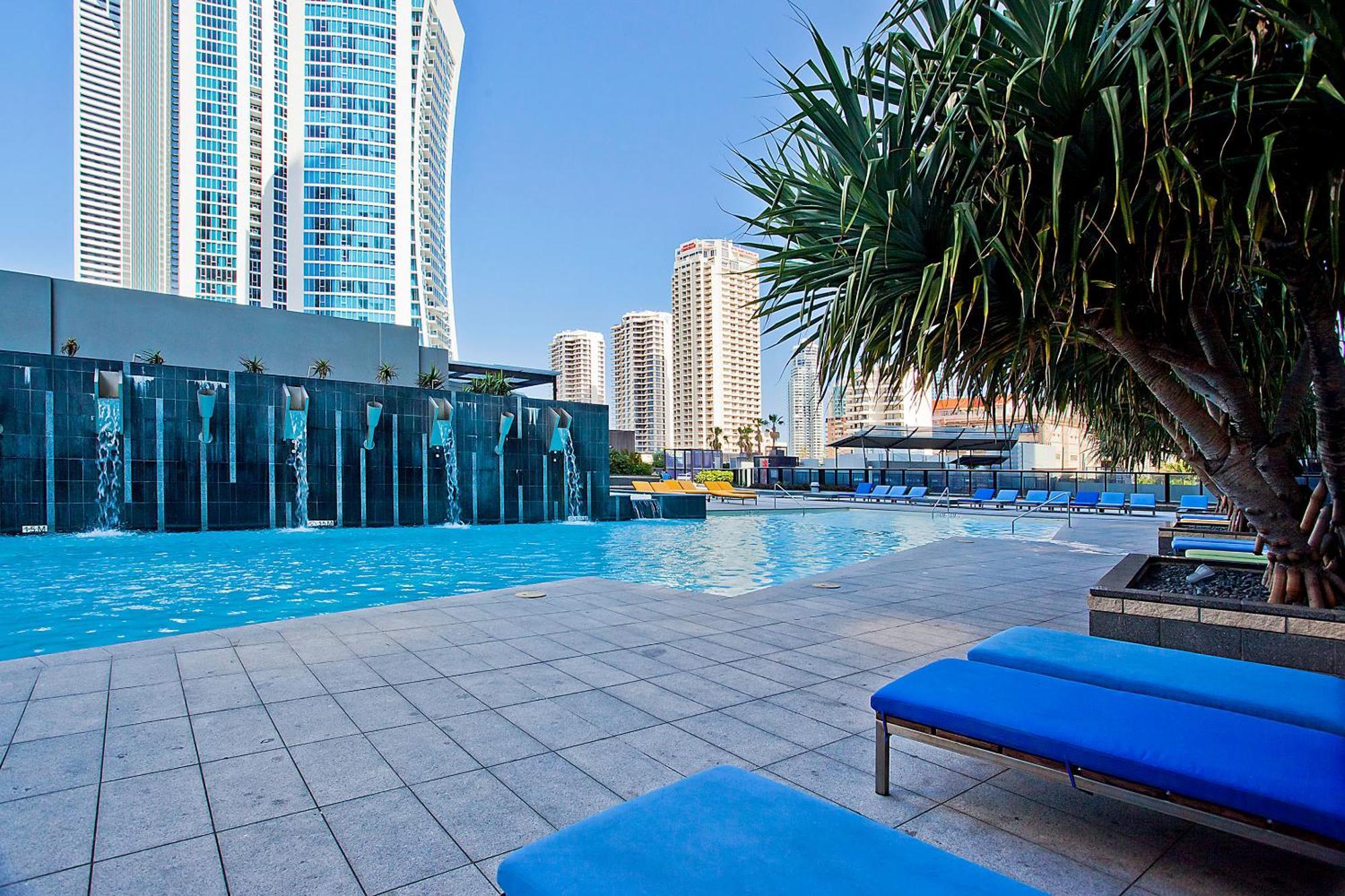 5 Bedroom Executive Sub Penthouse In The Heart Of Surfers With Full Ocean Views - Sleeps 12 - Circle On Cavill Amazing!! Гоулд Коуст Екстериор снимка