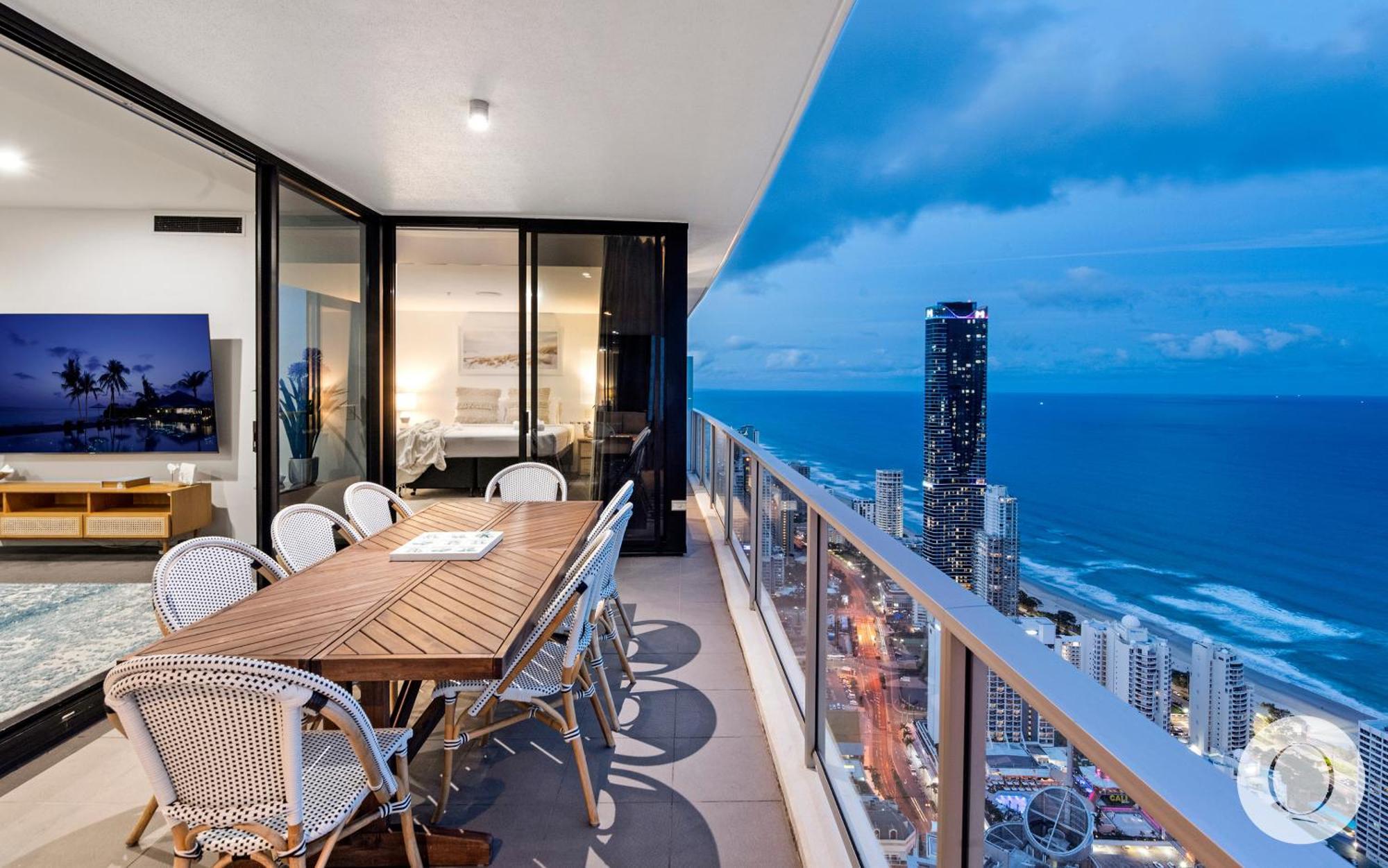 5 Bedroom Executive Sub Penthouse In The Heart Of Surfers With Full Ocean Views - Sleeps 12 - Circle On Cavill Amazing!! Гоулд Коуст Екстериор снимка